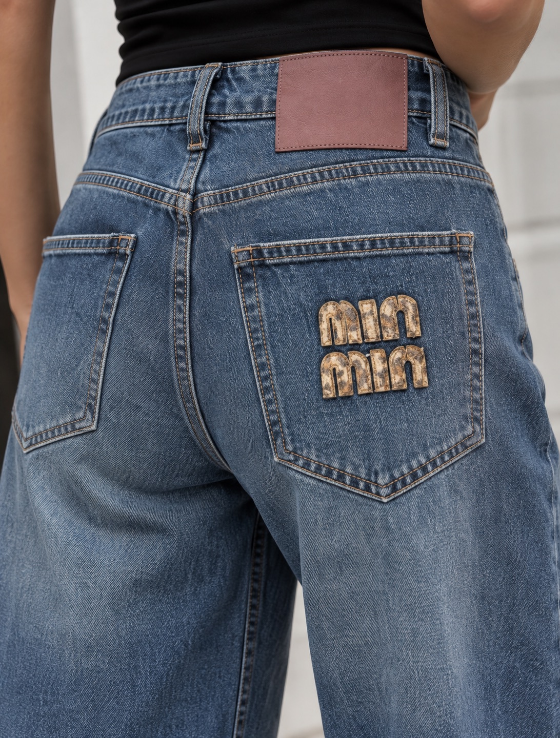 Wide-Leg Jeans 2