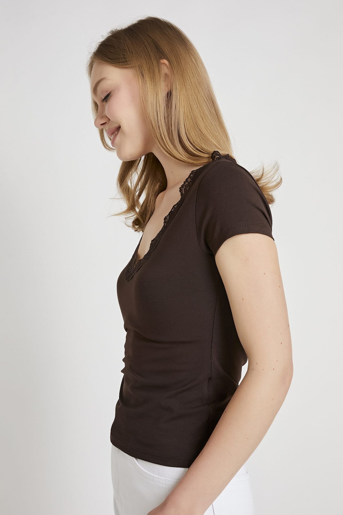 Lace Detail V-Neck T-Shirt 2