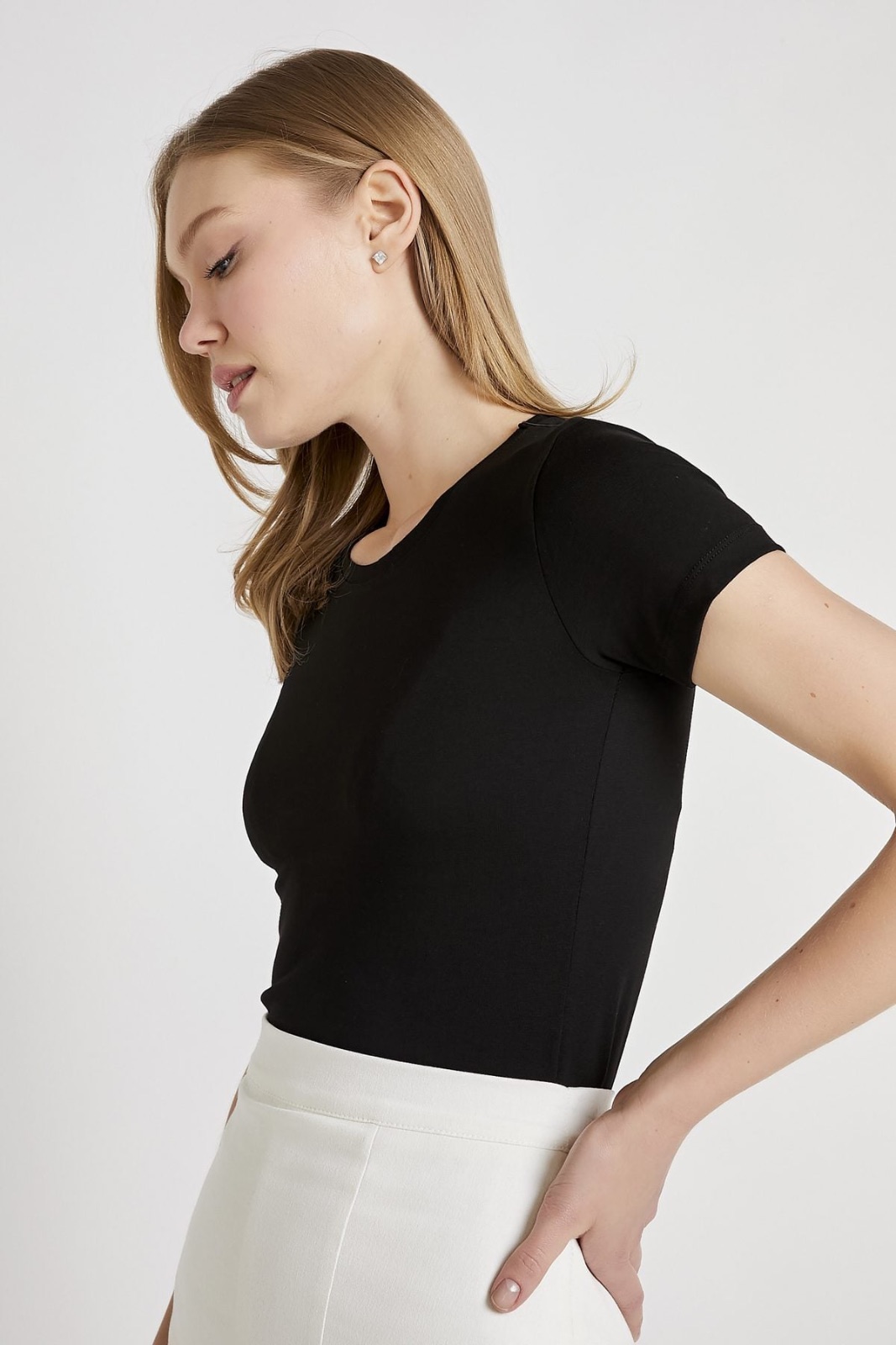 Fitted Short-Sleeve T-Shirt 8