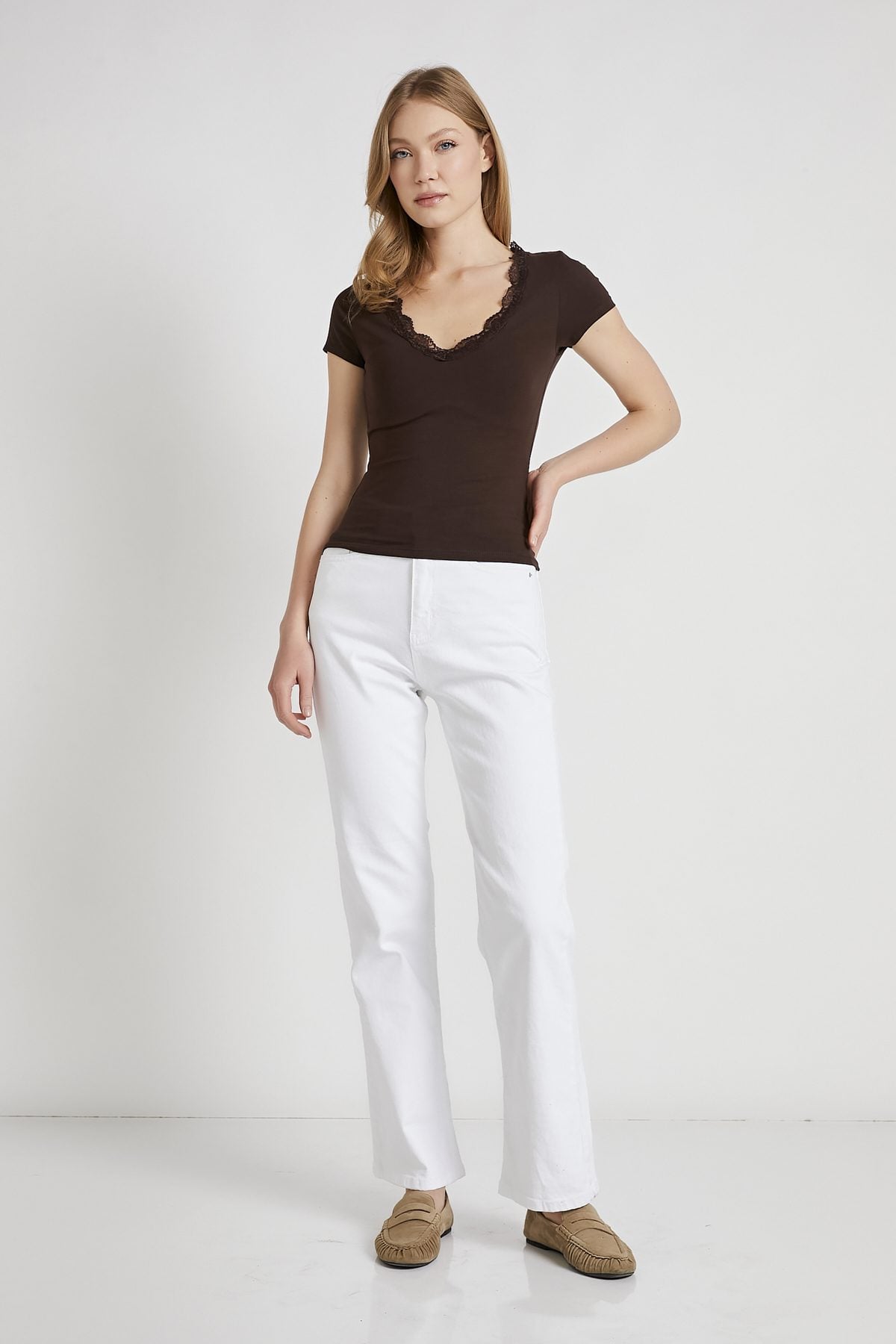 Lace Detail V-Neck T-Shirt 3