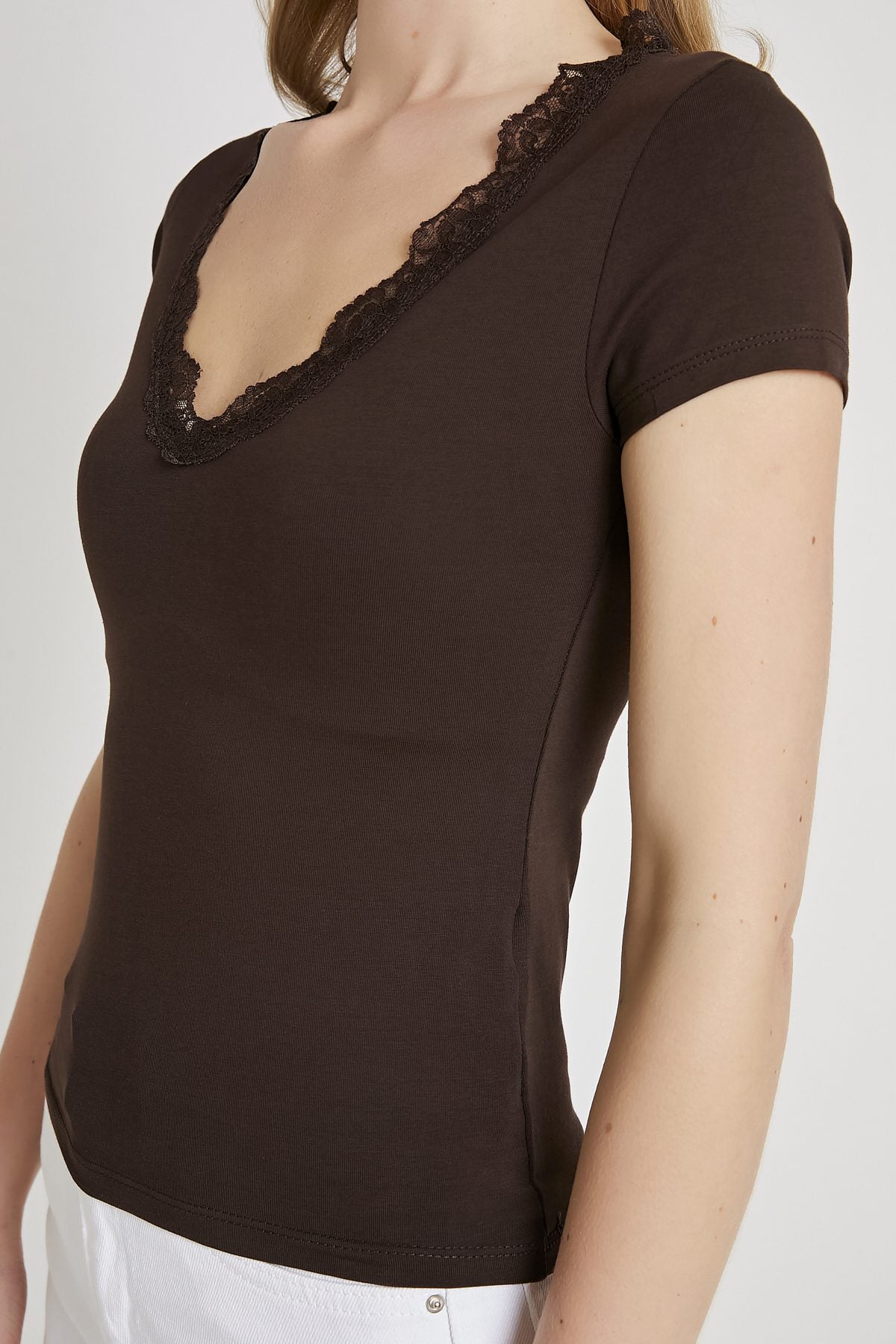 Lace Detail V-Neck T-Shirt 4