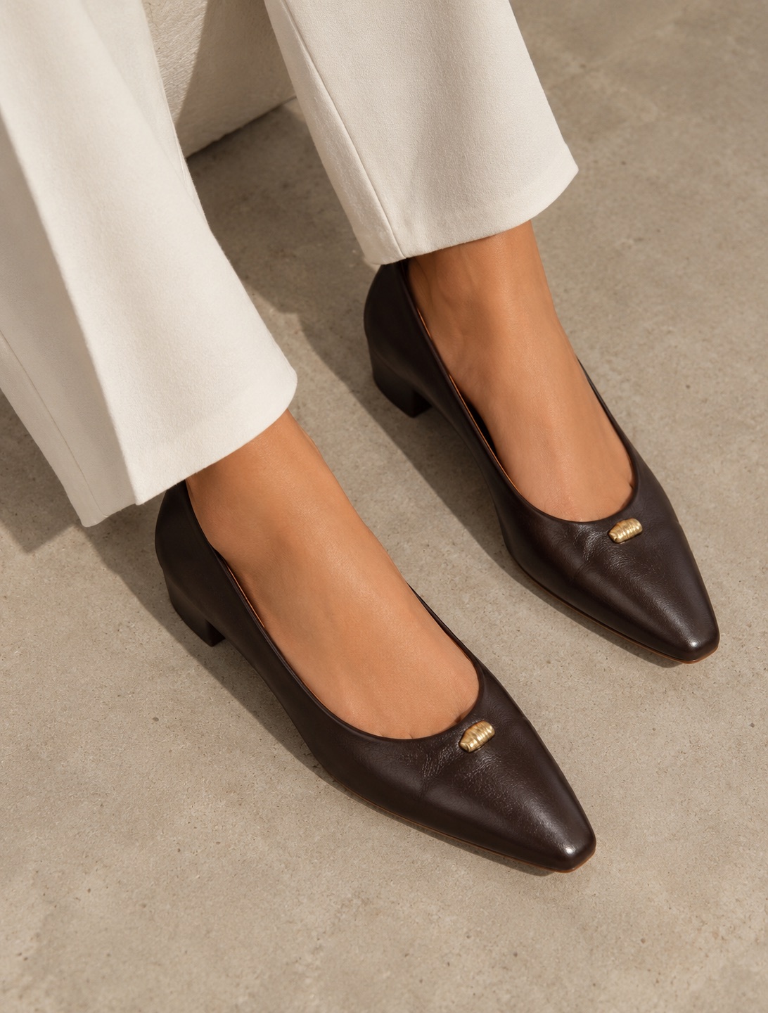 Gold Detail Pointed Pumps 3